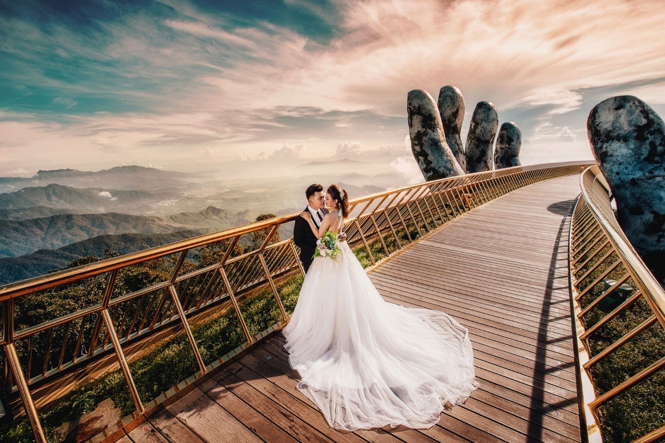 Chụp ảnh cưới tháng 10 tại Cầu Vàng - Bà Nà Hills, Đà Nẵng